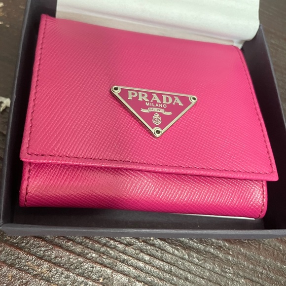 Prada Handbags - Prada monedero 👛